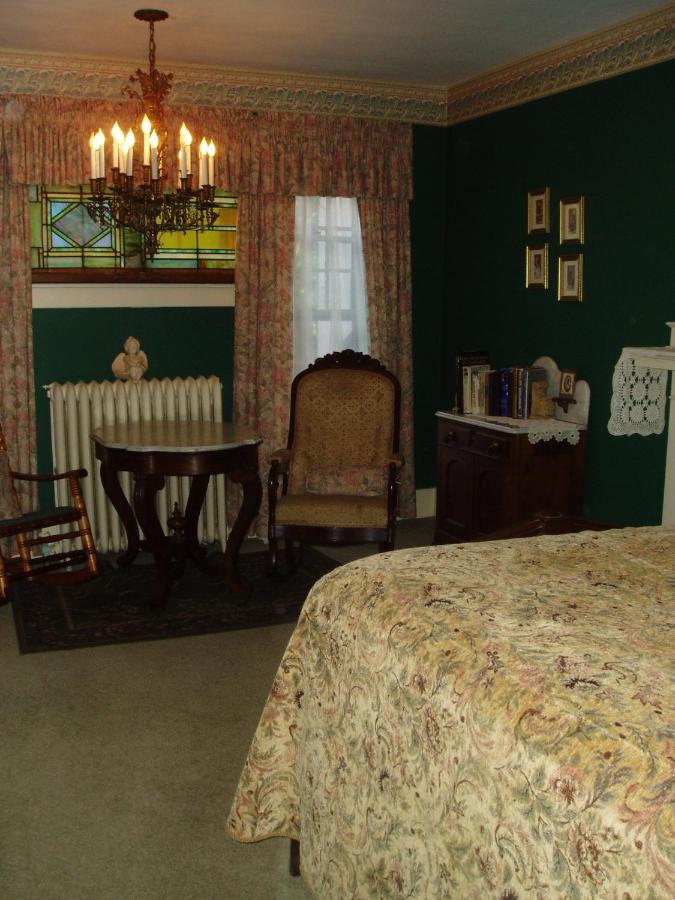 Rosewood Inn Корнинг Экстерьер фото